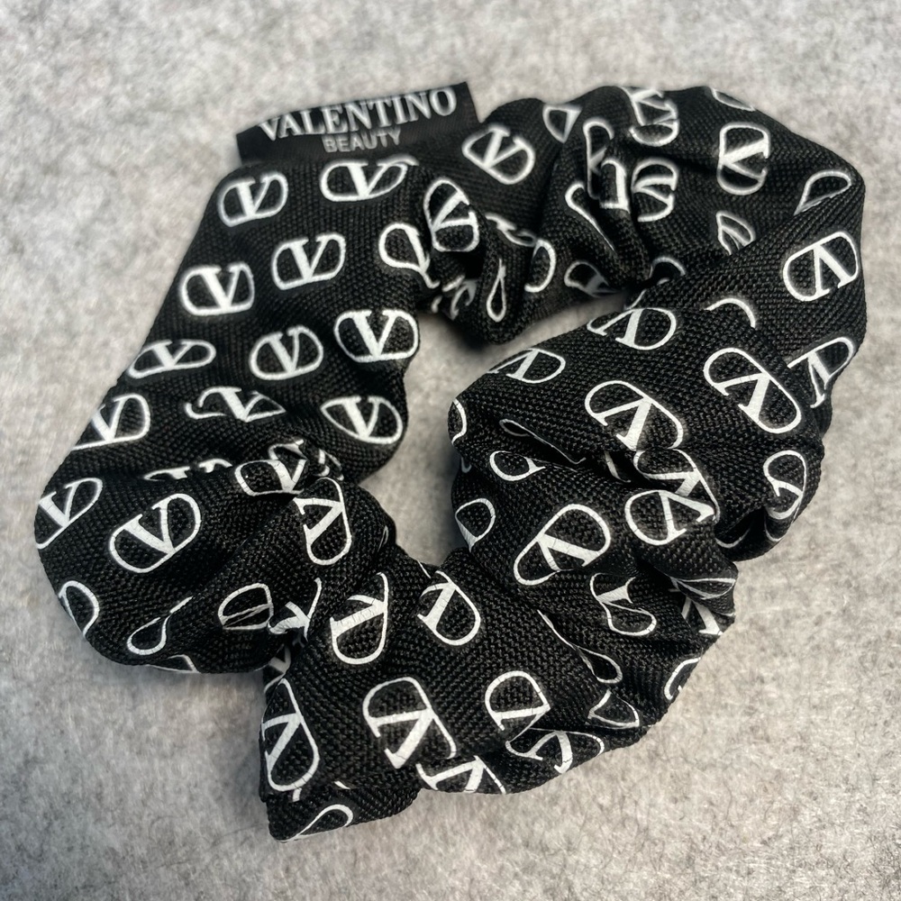 63 VALENTINO Black and White Scrunchie